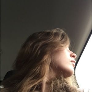 Meet your Posher, Chloe